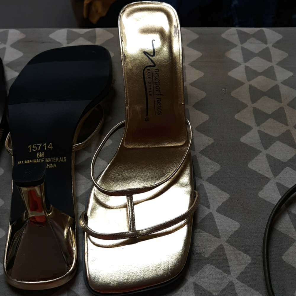 Newport news easy style  size 8 sandals women